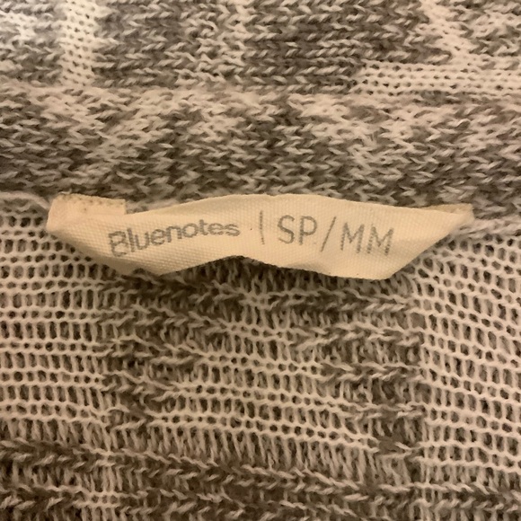 BLUENOTES GREY & WHITE AZTEC DESIGN PONCHO WITH SLEEVES/ Size S/M - Picture 7 of 7